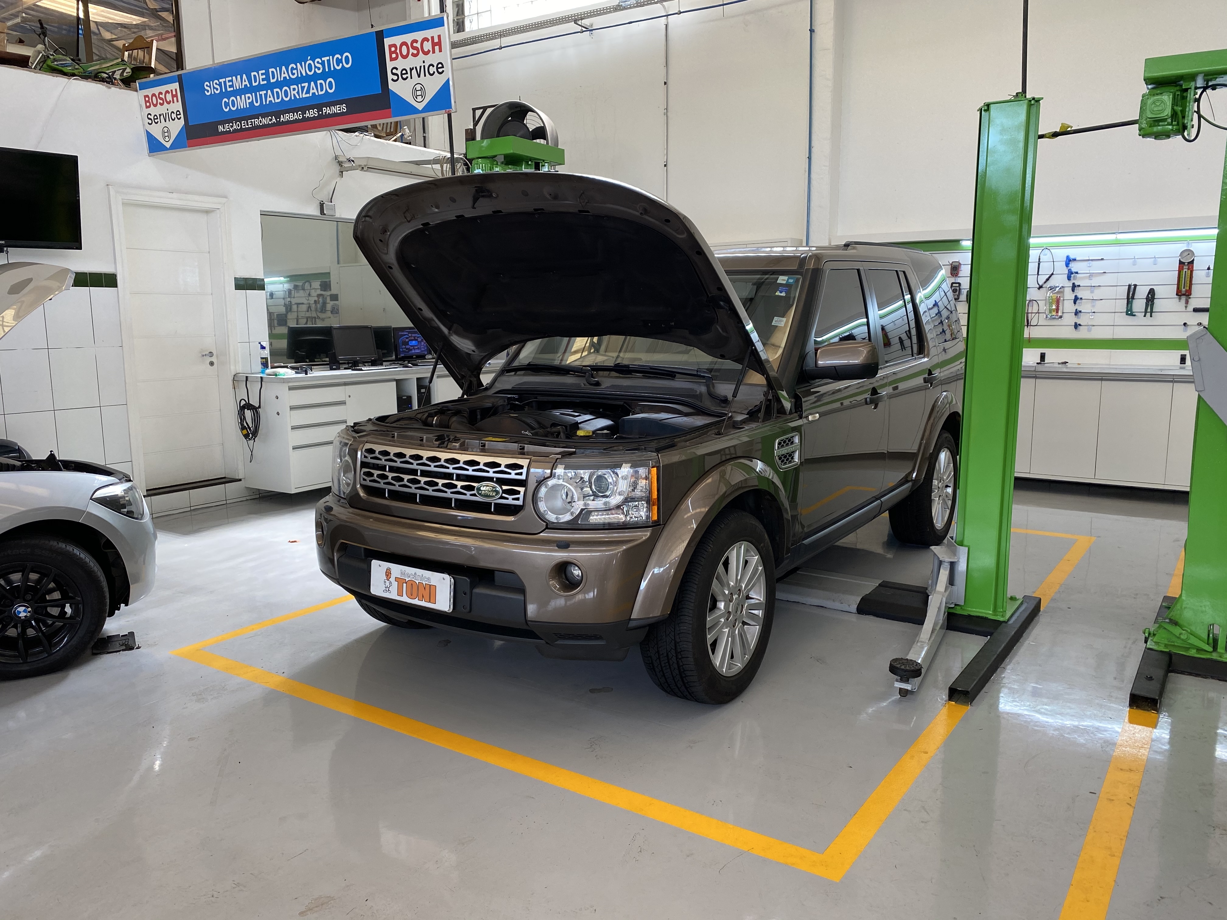 Land Rover Discovery 4